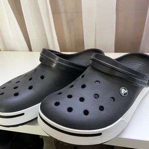 Crocs Men's 9/Women's 11